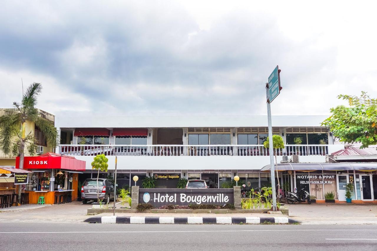Oyo 375 Hotel Bougenville Syariah Padang  Buitenkant foto