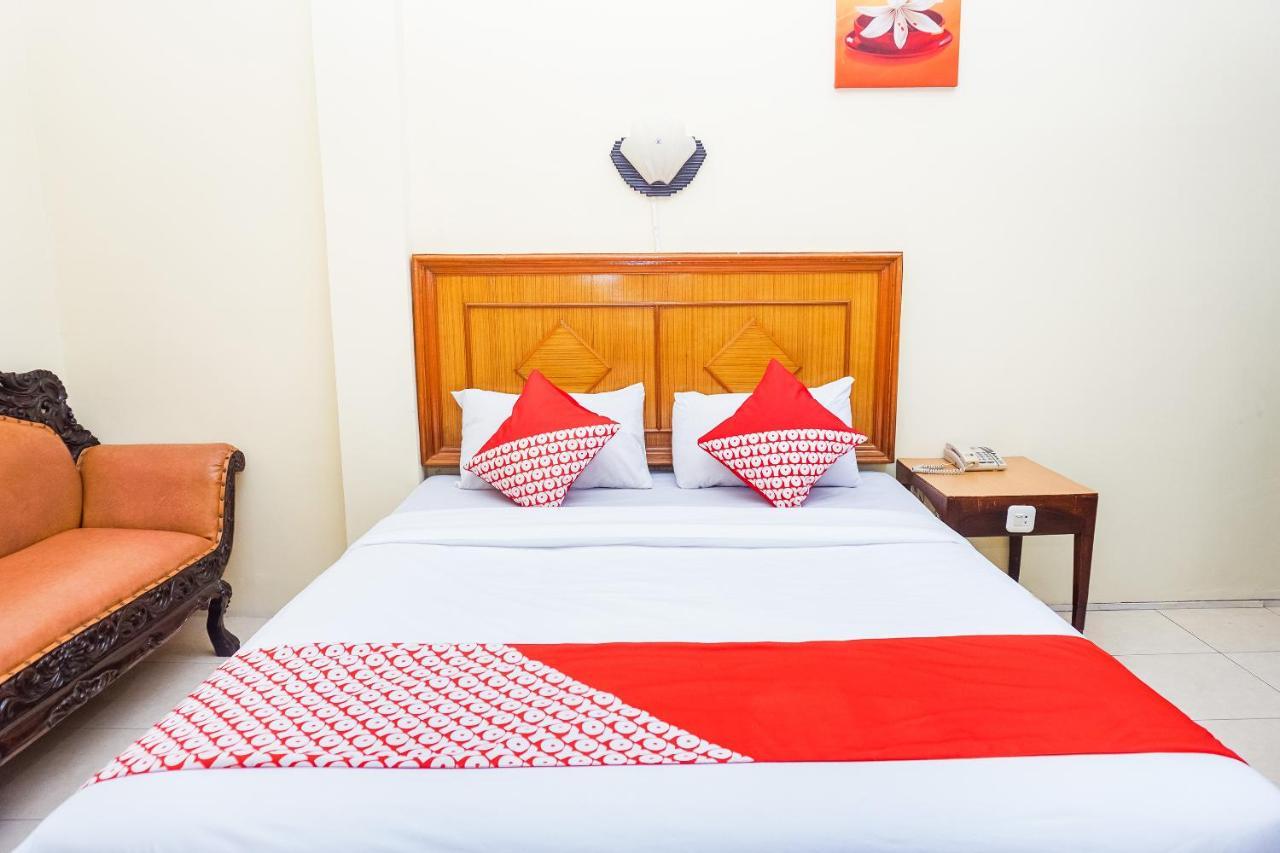 Oyo 375 Hotel Bougenville Syariah Padang  Buitenkant foto