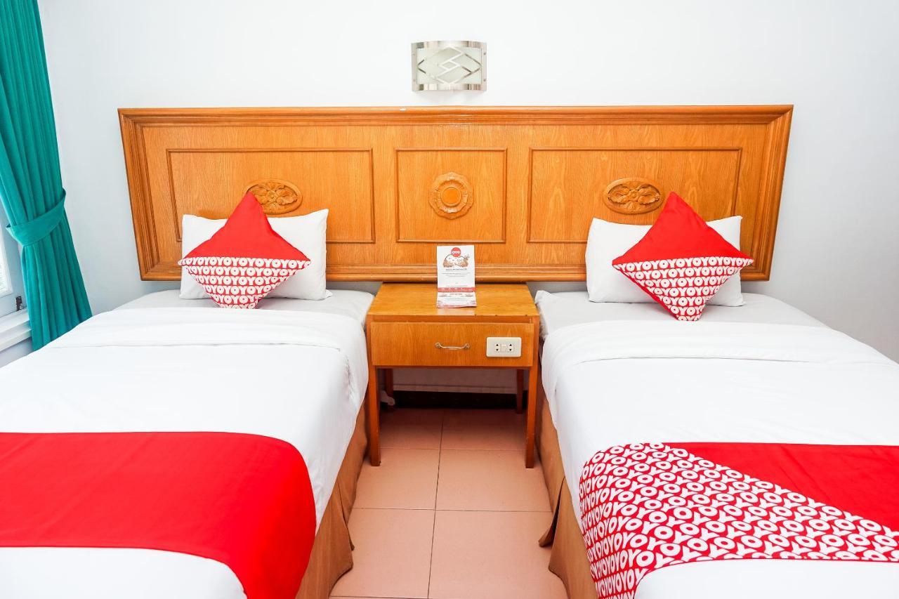 Oyo 375 Hotel Bougenville Syariah Padang  Buitenkant foto