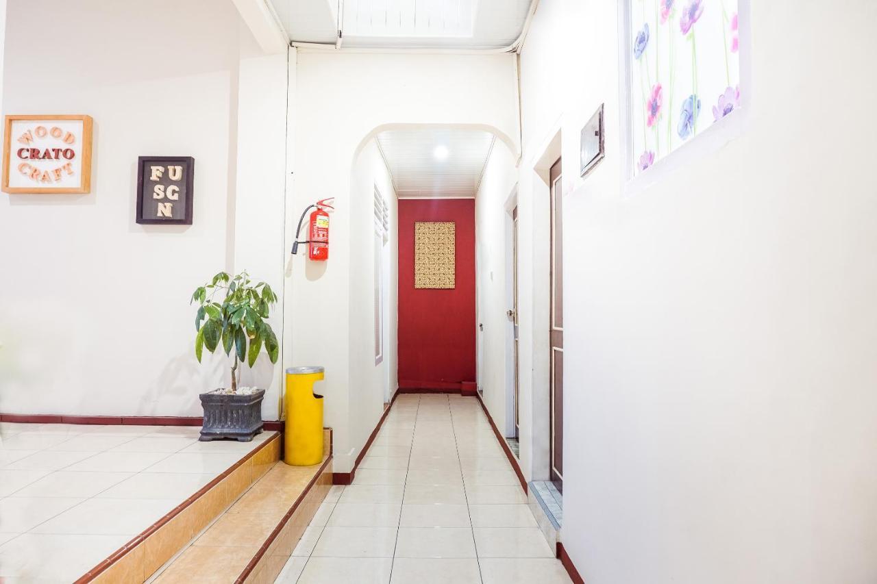 Oyo 375 Hotel Bougenville Syariah Padang  Buitenkant foto